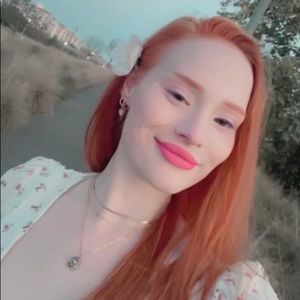 Meet your Posher, Claire